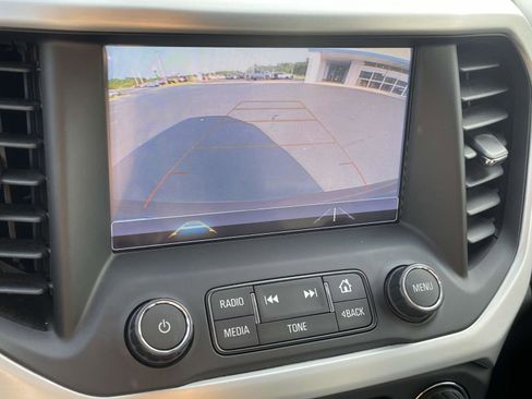 Used 2018 GMC Acadia SLT image 3