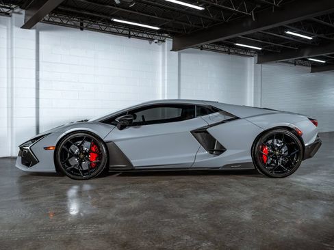 Used 2024 Lamborghini Revuelto AWD/4WD image 10