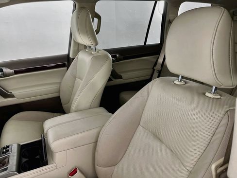 Used 2019 Lexus GX 460 Premium w/ Premium Package AWD/4WD image 29