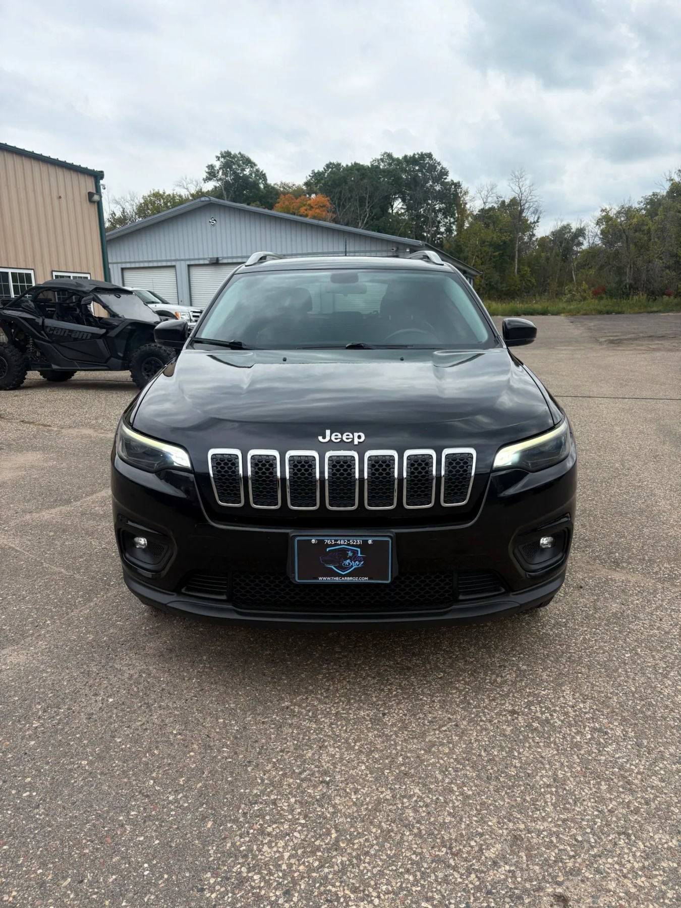 Used 2019 Jeep Cherokee Latitude Plus AWD/4WD image 2
