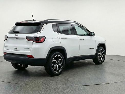 Used 2025 Jeep Compass Limited image 9