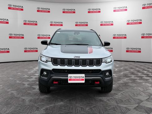 Used 2024 Jeep Compass Trailhawk AWD/4WD image 8
