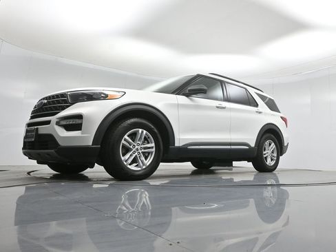 Certified 2021 Ford Explorer XLT image 46