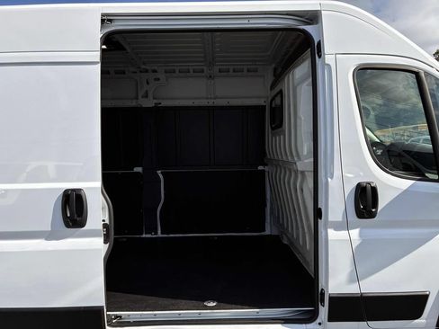 Used 2025 RAM ProMaster 3500 w/ Convenience Group FWD image 11