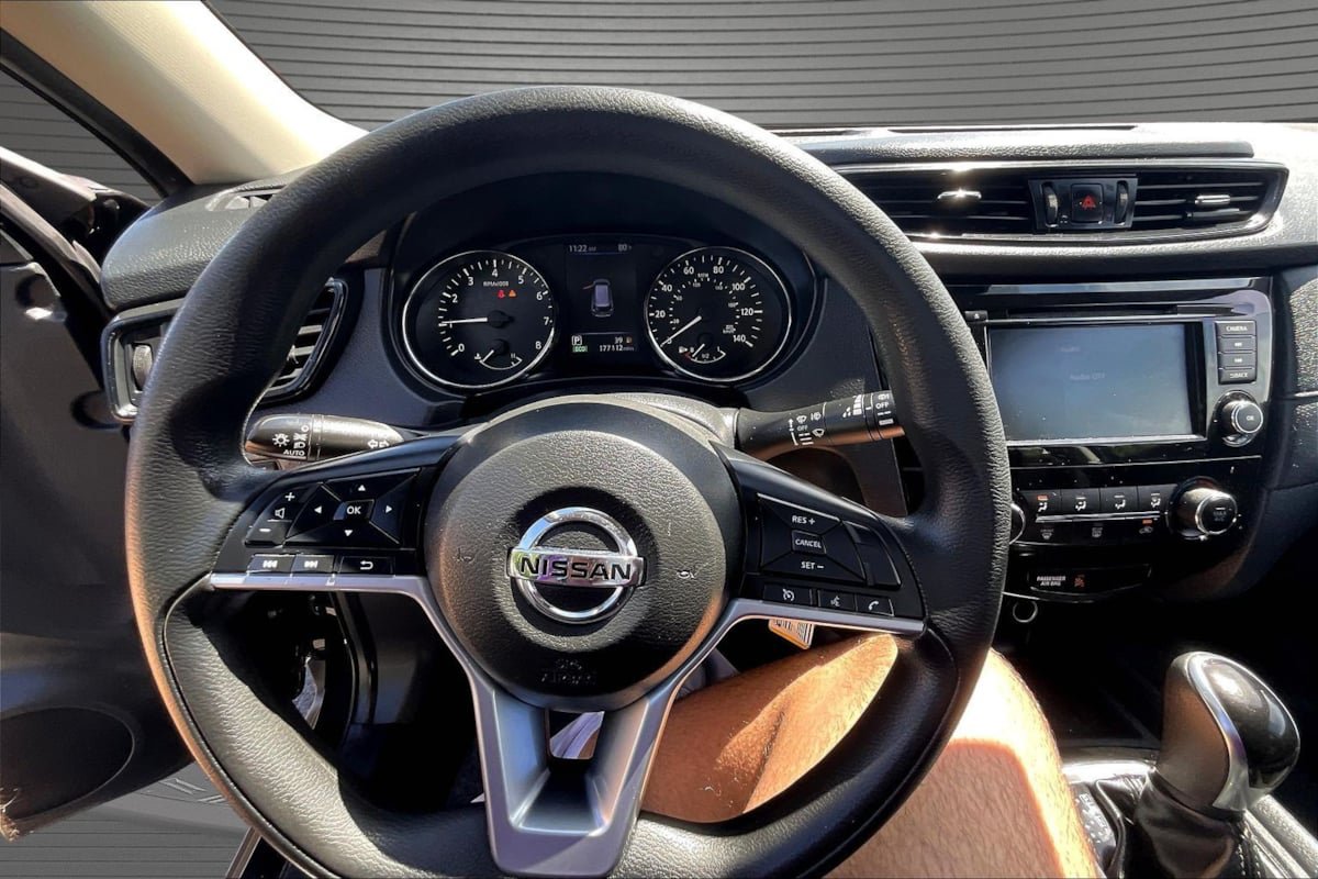 Used 2020 Nissan Rogue S FWD image 8