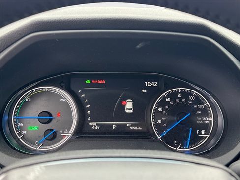 Used 2023 Toyota Venza LE image 13