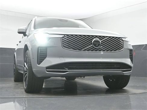 New 2026 Volvo XC90 B6 Plus w/ Protection Package Premier image 40