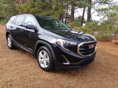 Used 2020 GMC Terrain SLE w/ LPO, Floor Liner Package image 9