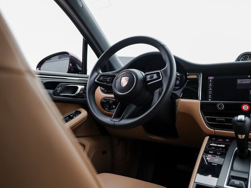 Certified 2025 Porsche Macan image 26