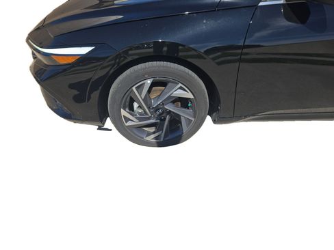 Certified 2025 Hyundai Elantra Limited FWD image 17