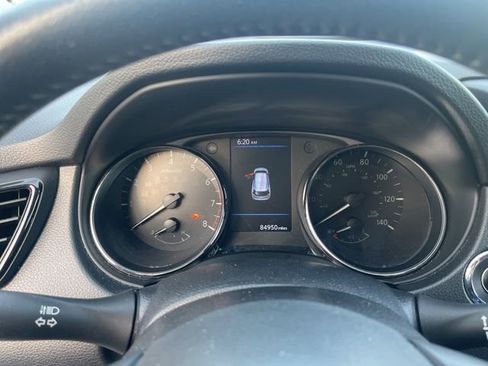 Used 2020 Nissan Rogue SV image 15