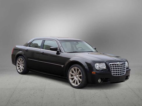 Used 2006 Chrysler 300 SRT8 w/ SRT Option Group I image 2