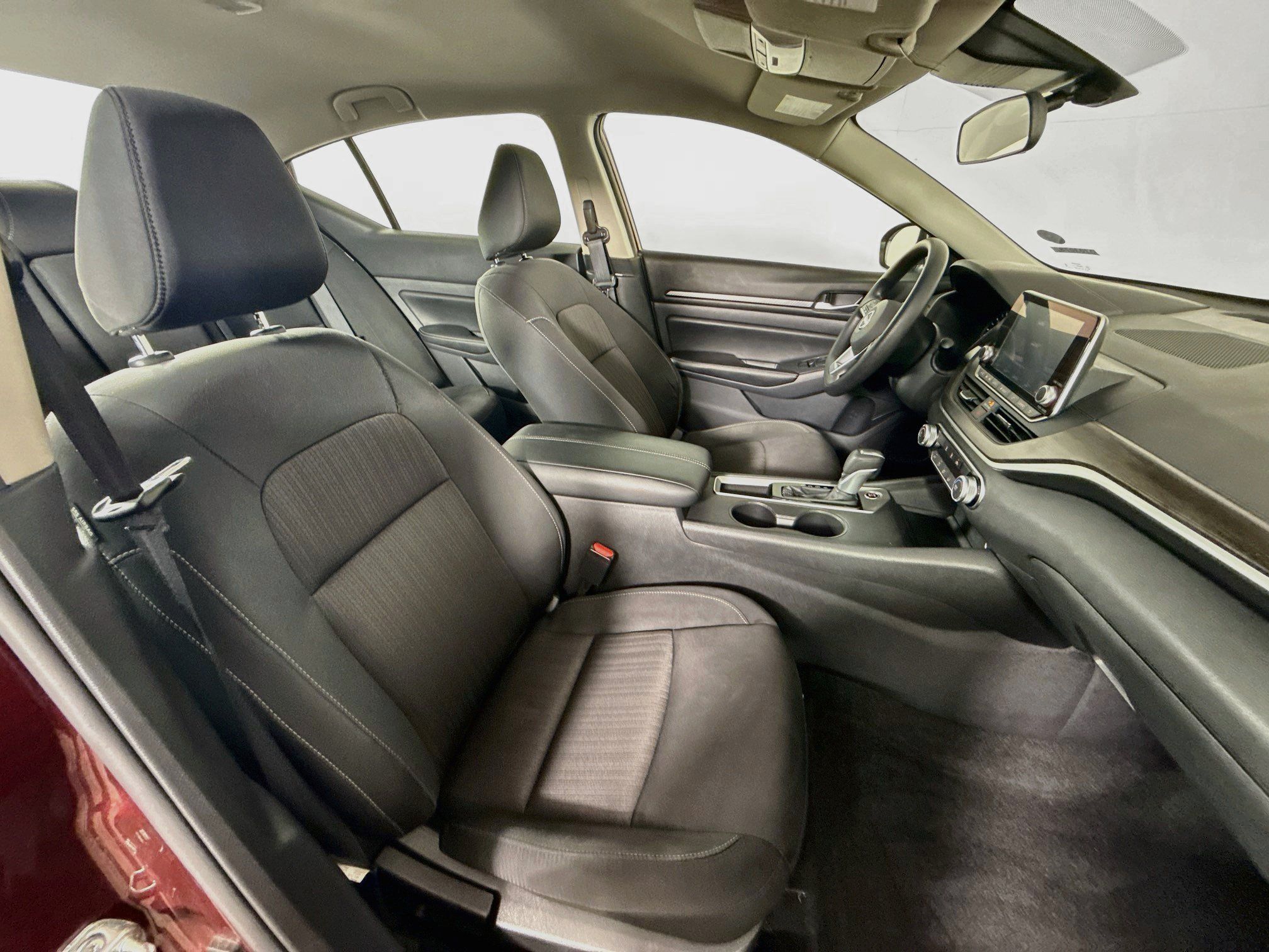 Used 2025 Nissan Altima 2.5 SV FWD image 33