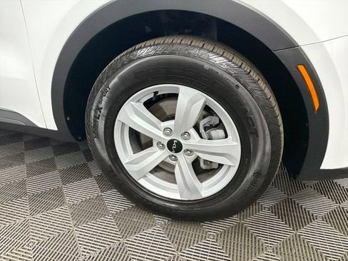Certified 2025 Kia Sorento LX FWD image 43