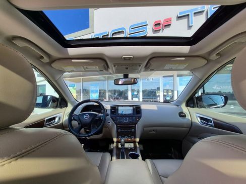 Used 2017 Nissan Pathfinder Platinum image 26
