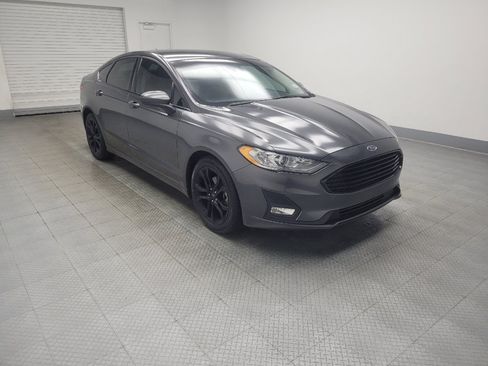 Used 2019 Ford Fusion SE w/ Equipment Group 151A FWD image 11