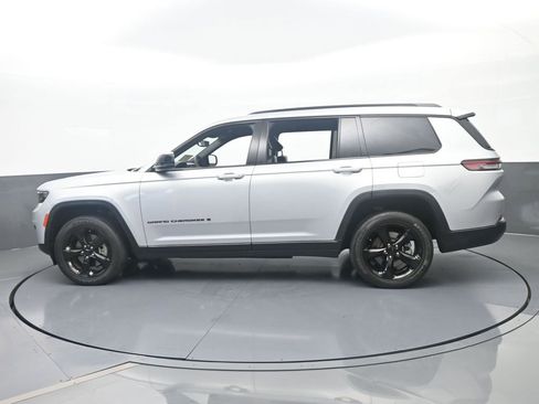 Used 2023 Jeep Grand Cherokee L Laredo RWD image 3