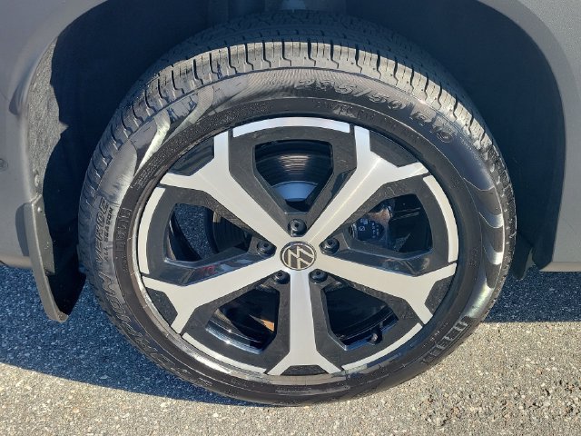 Used 2025 Volkswagen Tiguan SE FWD image 5