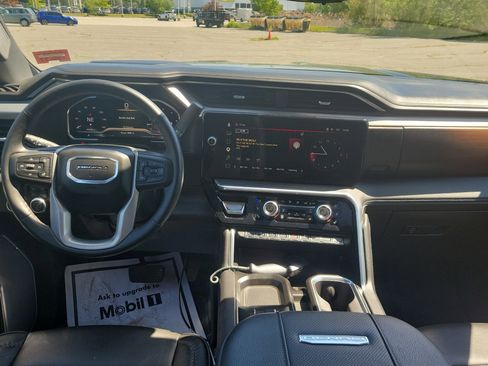 Used 2025 GMC Sierra 2500 Denali w/ Technology Package AWD/4WD image 18