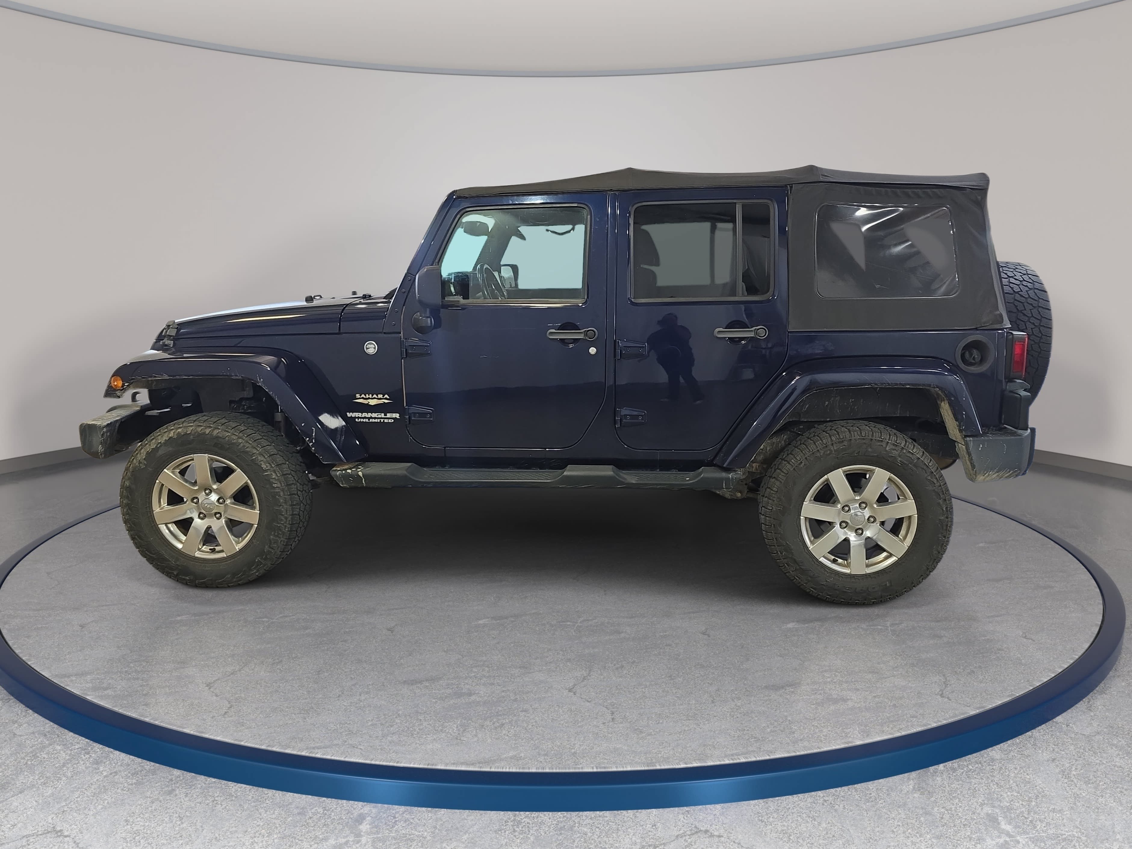 Used 2013 Jeep Wrangler Unlimited Sahara w/ Connectivity Group AWD/4WD image 9