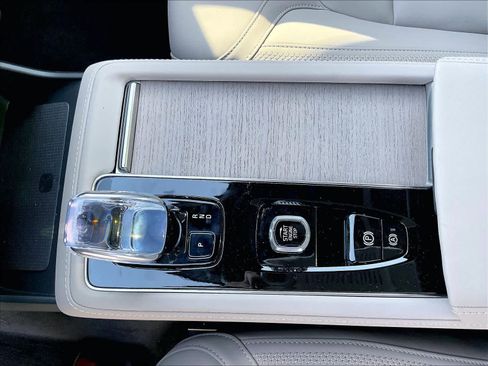 New 2026 Volvo XC90 T8 Plus w/ Protection Package Premier image 10