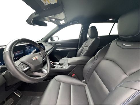 Used 2025 Cadillac XT4 Sport FWD image 19
