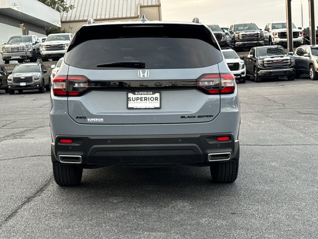 Used 2025 Honda Pilot Black Edition image 4