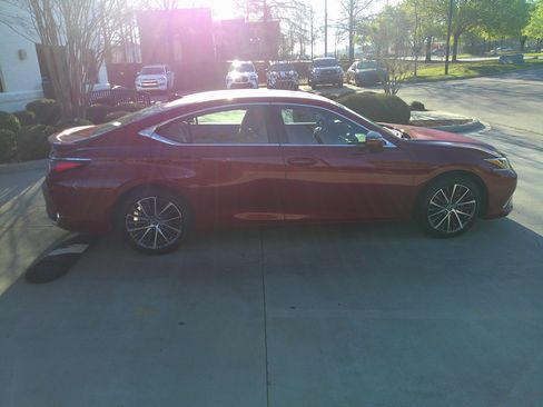 Used 2025 Lexus ES 300h w/ Premium Package image 14