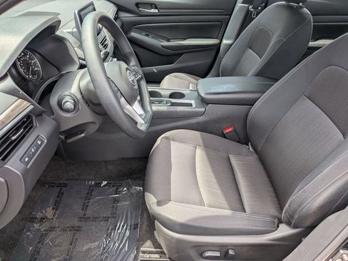 Used 2025 Nissan Altima 2.5 SV FWD image 20