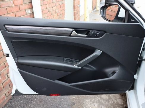 Used 2021 Volkswagen Passat 2.0T R-Line image 8