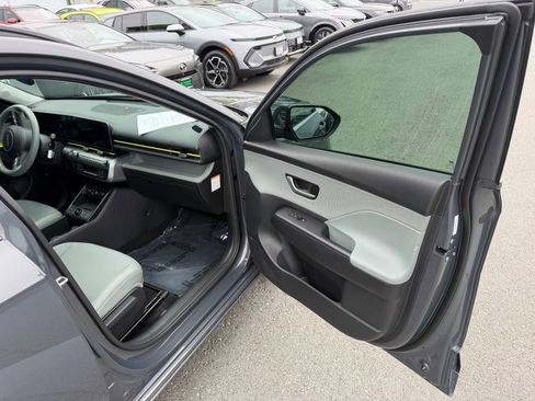 Used 2024 Hyundai Kona Limited FWD image 39