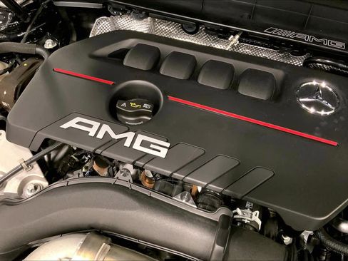 Used 2025 Mercedes-Benz GLB 35 AMG 4MATIC image 31