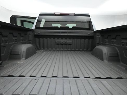Used 2024 GMC Sierra 1500 SLT w/ X31 Off-Road Package AWD/4WD image 19