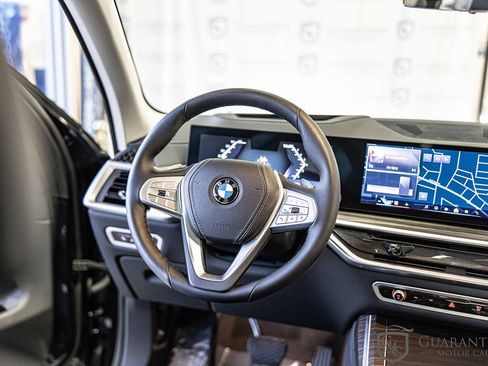 Used 2025 BMW X7 xDrive40i w/ Premium Package image 46