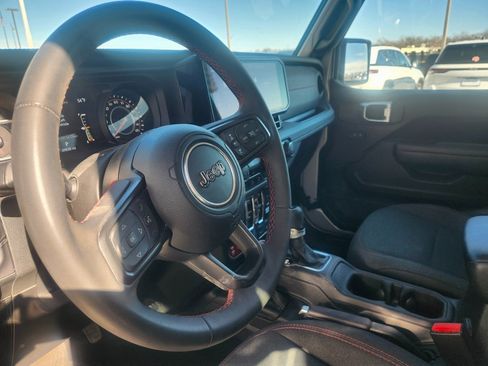 Used 2024 Jeep Wrangler Unlimited Rubicon image 13