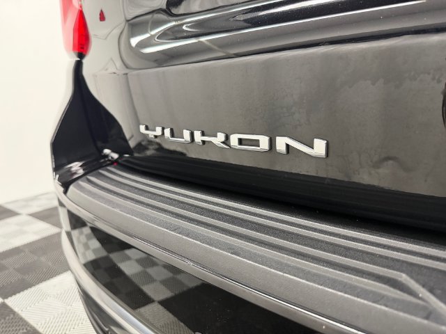 Used 2024 GMC Yukon XL AT4 w/ Technology Package AWD/4WD image 9