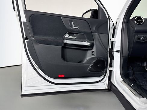 New 2026 Mercedes-Benz GLB 250 image 21