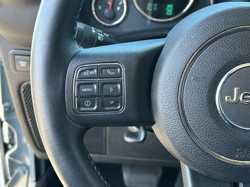 Used 2014 Jeep Wrangler Unlimited Rubicon w/ Connectivity Group AWD/4WD image 18
