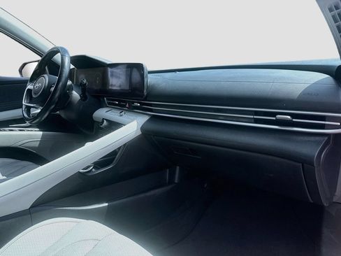 Used 2022 Hyundai Elantra Limited FWD image 31