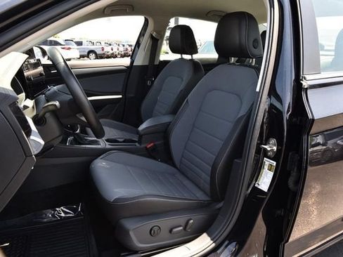 Certified 2025 Volkswagen Jetta SE w/ Black Wheel Package FWD image 20