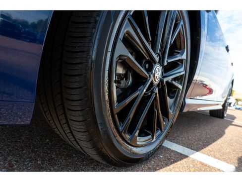 Used 2025 Toyota Camry SE image 9