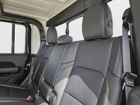 New 2025 Jeep Gladiator Sport image 15