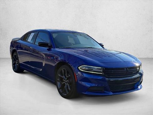 Used 2020 Dodge Charger SXT w/ Blacktop Package image 3