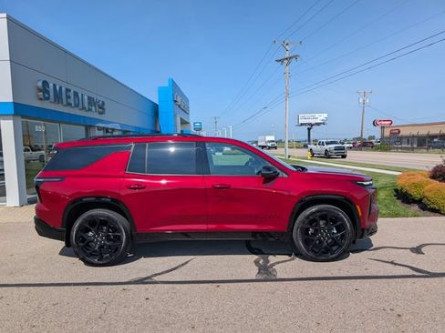 Used 2026 Chevrolet Traverse RS w/ LPO, Floor Liner Package AWD/4WD image 2