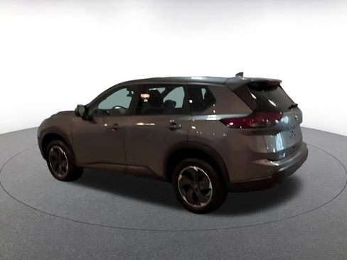 Used 2025 Nissan Rogue SV AWD/4WD image 9