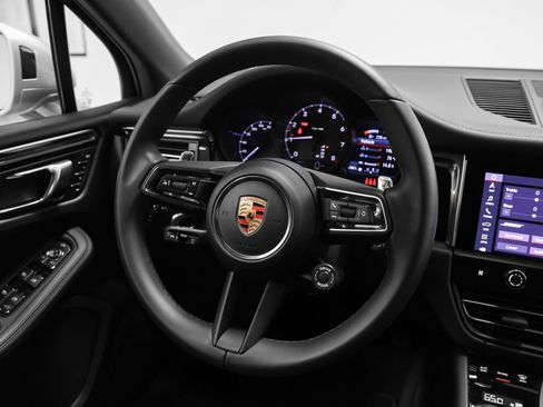 Certified 2026 Porsche Macan image 31