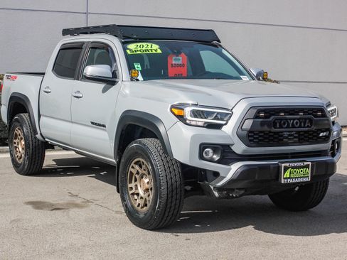 Used 2021 Toyota Tacoma TRD Off-Road w/ Technology Package image 3