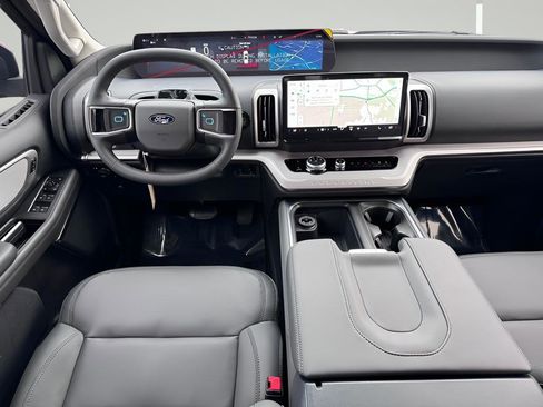 New 2026 Ford Expedition Active image 5