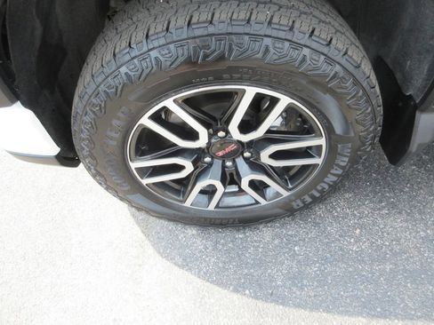 Used 2022 GMC Sierra 1500 AT4 w/ AT4 Preferred Package AWD/4WD image 14
