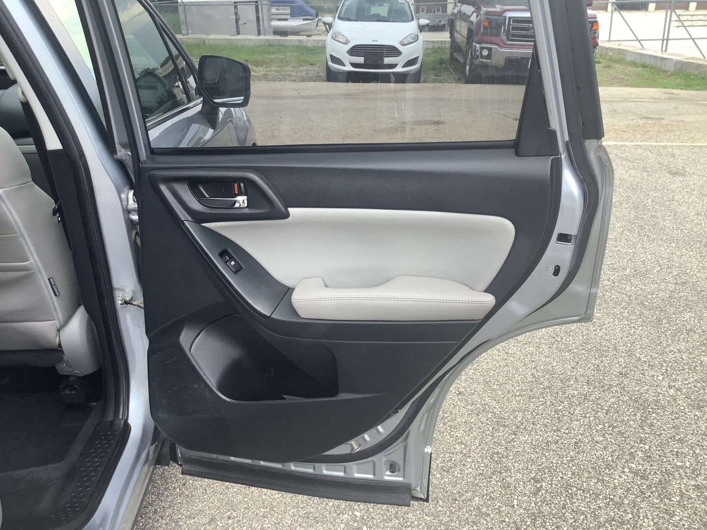 Used 2014 Subaru Forester 2.5i Limited AWD/4WD image 15
